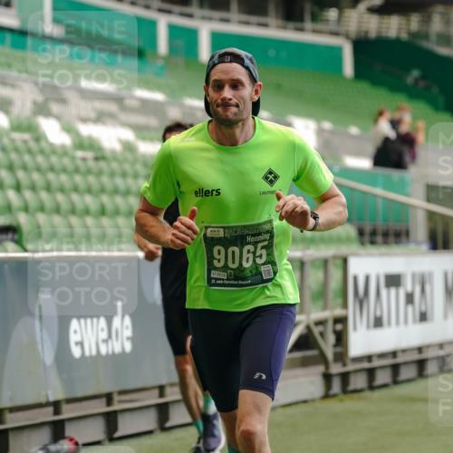 13.09.2026 - 21. swb-Marathon Bremen Michael Burmester http://msf.ph/oto/10438016 13.09.2026 12:40:29 Laufen im Stadion 126, 371, 453, 603, 640, 650, 671, 735, 744, 807, 862, 912, 957, 1136, 1336, 1379, 1381, 1508, 1540, 1571, 1614, 1758, 1795, 1797, 1800, 1852, 1860, 1901, 1930, 1950, 2049, 2099, 2986, 3744, 4381, 4936, 5912, 6201, 6630, 7118, 7671, 8065, 8467, 9065, 9329, 9630, 10034, 13080, 13224, 365, 466, 658, 850, 1090, 1288, 1385, 1485, 1583, 1754, 1993, 2073, 2585, 3617, 7244, 7768, 8075, 8729, 13033 meine-sportfotos.de