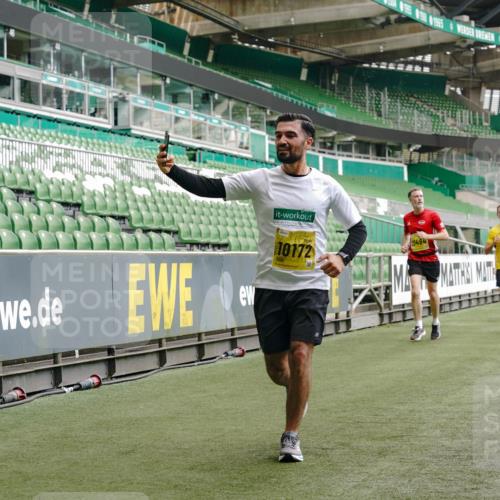 13.09.2026 - 21. swb-Marathon Bremen Michael Burmester http://msf.ph/oto/10438363 13.09.2026 10:26:56 Laufen im Stadion 10096, 10142, 10172, 10210, 10214, 10228, 10231, 10269, 10289, 10310, 10318, 10319, 10342, 10346, 10352, 10398, 10436, 10445, 10447, 10454, 10464, 10489, 10504, 10514, 10536, 10541, 10566, 10583, 10628, 10638, 10735, 10742, 10744, 10806, 10807, 10860, 10866, 10873, 10897, 10898, 10956, 10987, 10992, 11015, 11019, 11020, 11060, 11063, 11088, 11110, 11111, 11130, 11135, 11148, 11155, 11187, 11193, 11199, 11209, 11232, 11279, 11312 meine-sportfotos.de
