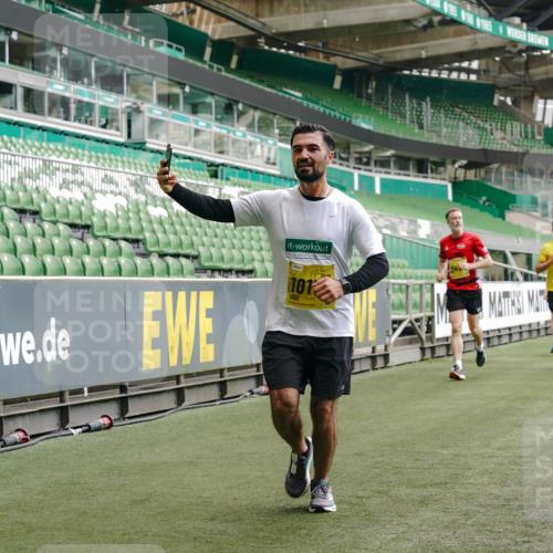 13.09.2026 - 21. swb-Marathon Bremen Michael Burmester http://msf.ph/oto/10438381 13.09.2026 10:26:57 Laufen im Stadion 10096, 10142, 10172, 10210, 10214, 10228, 10231, 10269, 10289, 10310, 10318, 10319, 10342, 10346, 10352, 10398, 10436, 10445, 10447, 10454, 10464, 10489, 10504, 10514, 10536, 10541, 10566, 10583, 10628, 10638, 10735, 10742, 10744, 10806, 10807, 10860, 10866, 10873, 10897, 10898, 10956, 10987, 10992, 11015, 11019, 11020, 11060, 11063, 11088, 11110, 11111, 11130, 11135, 11148, 11155, 11187, 11193, 11199, 11209, 11232, 11279, 11312 meine-sportfotos.de