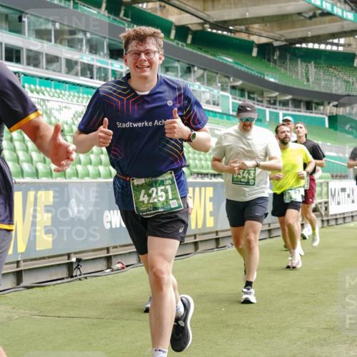 13.09.2026 - 21. swb-Marathon Bremen Michael Burmester http://msf.ph/oto/10438437 13.09.2026 13:06:14 Laufen im Stadion 109, 178, 217, 244, 287, 303, 310, 323, 372, 394, 430, 454, 536, 578, 613, 647, 784, 831, 891, 900, 1073, 1083, 1205, 1239, 1243, 1274, 1307, 1308, 1365, 1369, 1380, 1437, 1533, 1545, 1574, 1581, 1627, 1656, 1780, 1823, 1848, 1871, 1909, 1914, 1932, 1941, 2023, 2076, 2089, 2090, 2126, 2241, 2244, 2265, 2275, 2301, 2310, 2355, 2356, 2393, 2440, 2464, 2602, 2699, 2707, 2723, 2742, 2764, 2818, 2902, 2959, 2985, 3030, 3115, 3278, 3320, 3343, 3444, 3485 meine-sportfotos.de