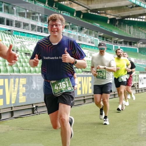 13.09.2026 - 21. swb-Marathon Bremen Michael Burmester http://msf.ph/oto/10438449 13.09.2026 13:06:14 Laufen im Stadion 109, 178, 217, 244, 287, 303, 310, 323, 372, 394, 430, 454, 536, 578, 613, 647, 784, 831, 891, 900, 1073, 1083, 1205, 1239, 1243, 1274, 1307, 1308, 1365, 1369, 1380, 1437, 1533, 1545, 1574, 1581, 1627, 1656, 1780, 1823, 1848, 1871, 1909, 1914, 1932, 1941, 2023, 2076, 2089, 2090, 2126, 2241, 2244, 2265, 2275, 2301, 2310, 2355, 2356, 2393, 2440, 2464, 2602, 2699, 2707, 2723, 2742, 2764, 2818, 2902, 2959, 2985, 3030, 3115, 3278, 3320, 3343, 3444, 3485 meine-sportfotos.de