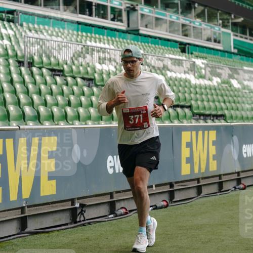 13.09.2026 - 21. swb-Marathon Bremen Michael Burmester http://msf.ph/oto/10438640 13.09.2026 12:40:55 Laufen im Stadion 126, 371, 453, 603, 640, 650, 671, 735, 744, 862, 912, 957, 1136, 1336, 1379, 1381, 1411, 1508, 1540, 1571, 1614, 1797, 1822, 1852, 1860, 1901, 1930, 1950, 2986, 3624, 3744, 4381, 4399, 4795, 4936, 6198, 6201, 6264, 6630, 7118, 7671, 8065, 9065, 9329, 9630, 10034, 13080, 13224, 346, 365, 466, 658, 895, 1090, 1118, 1288, 1385, 1485, 1583, 1604, 1754, 2073, 2141, 2352, 2585, 2670, 3617, 7244, 7768, 8729 meine-sportfotos.de