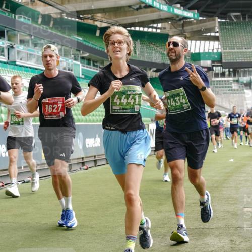 13.09.2026 - 21. swb-Marathon Bremen Michael Burmester http://msf.ph/oto/10438723 13.09.2026 13:06:17 Laufen im Stadion 109, 217, 244, 287, 303, 310, 323, 372, 394, 430, 454, 536, 578, 613, 647, 716, 784, 831, 891, 900, 922, 1073, 1083, 1205, 1243, 1274, 1307, 1308, 1365, 1369, 1380, 1437, 1533, 1545, 1574, 1581, 1627, 1656, 1780, 1823, 1848, 1871, 1909, 1914, 1932, 1941, 2023, 2076, 2089, 2090, 2126, 2241, 2244, 2265, 2275, 2301, 2310, 2355, 2356, 2393, 2440, 2464, 2602, 2699, 2707, 2721, 2723, 2742, 2764, 2818, 2902, 2959, 2985, 3030, 3115, 3278, 3320, 3343, 3444, 3485 meine-sportfotos.de