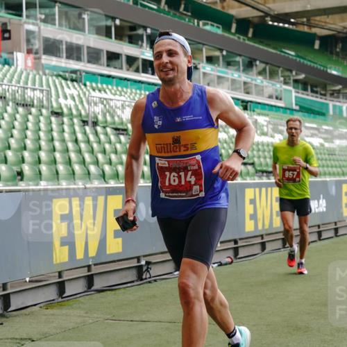 13.09.2026 - 21. swb-Marathon Bremen Michael Burmester http://msf.ph/oto/10438759 13.09.2026 12:41:00 Laufen im Stadion 126, 371, 453, 603, 640, 650, 671, 735, 744, 862, 912, 957, 1136, 1336, 1379, 1381, 1411, 1508, 1540, 1571, 1614, 1797, 1822, 1860, 1901, 1930, 1950, 2986, 3624, 4381, 4399, 4795, 4936, 6198, 6201, 6264, 6630, 7118, 7671, 8065, 9065, 9329, 9630, 10034, 13080, 13224, 346, 466, 658, 895, 1090, 1118, 1385, 1485, 1583, 1604, 1754, 2073, 2141, 2352, 2585, 2670, 3080, 3606, 3617, 7244, 7768, 8729 meine-sportfotos.de