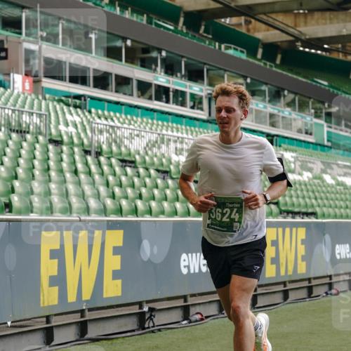 13.09.2026 - 21. swb-Marathon Bremen Michael Burmester http://msf.ph/oto/10439032 13.09.2026 12:41:20 Laufen im Stadion 126, 371, 453, 603, 640, 650, 671, 735, 744, 862, 912, 957, 1136, 1336, 1379, 1381, 1411, 1540, 1571, 1614, 1667, 1797, 1822, 1850, 1860, 1862, 1901, 1930, 1950, 2094, 2986, 3624, 4381, 4399, 4795, 4936, 5672, 6198, 6201, 6264, 7671, 8065, 8394, 9065, 9329, 13224, 277, 346, 466, 658, 895, 901, 1090, 1118, 1320, 1323, 1385, 1485, 1583, 1604, 1754, 1911, 2073, 2141, 2352, 2585, 2670, 3080, 3606, 3617, 5160, 7244, 8729 meine-sportfotos.de