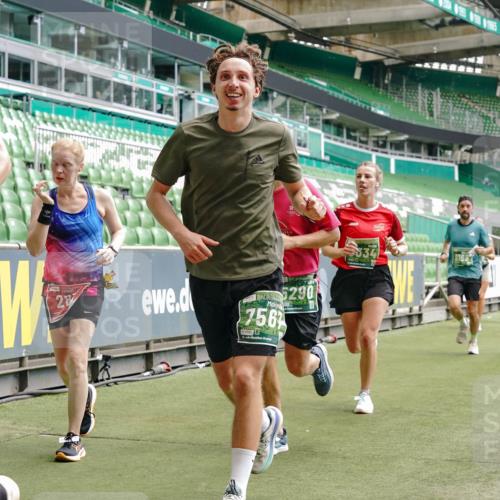 13.09.2026 - 21. swb-Marathon Bremen Michael Burmester http://msf.ph/oto/10439412 13.09.2026 13:06:30 Laufen im Stadion 109, 132, 156, 217, 244, 287, 303, 310, 323, 372, 394, 430, 454, 536, 578, 613, 647, 716, 784, 831, 834, 891, 900, 922, 1073, 1083, 1205, 1243, 1274, 1308, 1365, 1369, 1380, 1437, 1533, 1545, 1574, 1581, 1823, 1848, 1871, 1909, 1914, 1926, 1938, 2076, 2089, 2090, 2219, 2241, 2244, 2265, 2275, 2301, 2310, 2318, 2355, 2356, 2393, 2440, 2464, 2602, 2699, 2707, 2721, 2742, 2764, 2818, 2902, 2911, 2960, 2985, 3030, 3115, 3278, 3444, 3485 meine-sportfotos.de