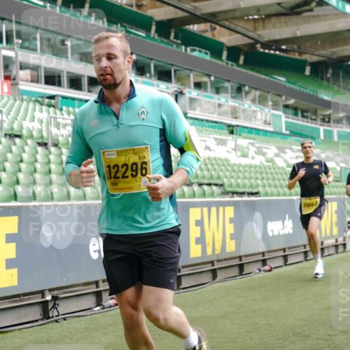 13.09.2026 - 21. swb-Marathon Bremen Michael Burmester http://msf.ph/oto/10439656 13.09.2026 10:27:20 Laufen im Stadion 10096, 10142, 10172, 10189, 10210, 10214, 10223, 10228, 10231, 10269, 10289, 10293, 10310, 10318, 10319, 10329, 10352, 10393, 10398, 10436, 10445, 10447, 10454, 10464, 10489, 10504, 10508, 10514, 10536, 10541, 10566, 10583, 10594, 10628, 10638, 10735, 10744, 10806, 10807, 10846, 10860, 10866, 10873, 10897, 10898, 10917, 10956, 10987, 10992, 11015, 11060, 11063, 11076, 11110, 11111, 11130, 11135, 11148, 11155, 11187, 11193, 11199, 11209, 11232, 11279 meine-sportfotos.de