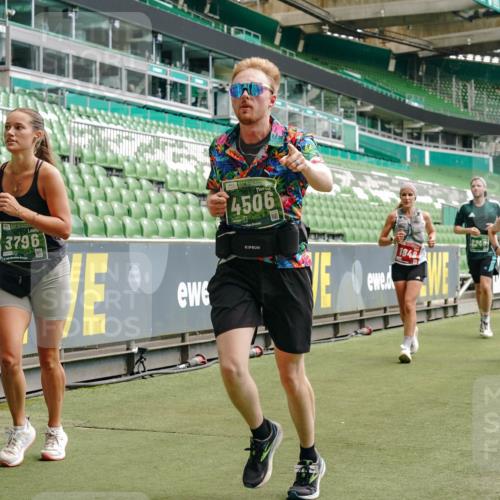 13.09.2026 - 21. swb-Marathon Bremen Michael Burmester http://msf.ph/oto/10439758 13.09.2026 13:06:35 Laufen im Stadion 109, 132, 156, 217, 244, 287, 303, 310, 323, 372, 394, 430, 454, 536, 578, 613, 647, 716, 784, 831, 834, 891, 900, 922, 1073, 1083, 1189, 1205, 1243, 1274, 1308, 1365, 1369, 1380, 1387, 1437, 1533, 1545, 1574, 1581, 1600, 1823, 1841, 1848, 1871, 1909, 1926, 1938, 2070, 2076, 2090, 2219, 2241, 2244, 2265, 2275, 2301, 2310, 2318, 2355, 2356, 2393, 2440, 2464, 2699, 2707, 2721, 2731, 2742, 2764, 2818, 2902, 2911, 2960, 2985, 3030, 3115, 3278, 3444, 3485 meine-sportfotos.de