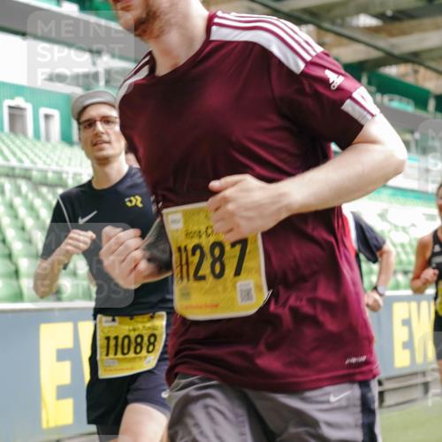 13.09.2026 - 21. swb-Marathon Bremen Michael Burmester http://msf.ph/oto/10439864 13.09.2026 10:27:23 Laufen im Stadion 10096, 10142, 10172, 10189, 10210, 10214, 10223, 10228, 10231, 10269, 10289, 10293, 10310, 10318, 10319, 10329, 10352, 10393, 10398, 10436, 10445, 10447, 10454, 10464, 10489, 10504, 10508, 10514, 10536, 10541, 10566, 10583, 10594, 10628, 10638, 10735, 10744, 10806, 10807, 10814, 10846, 10860, 10866, 10873, 10897, 10898, 10917, 10956, 10992, 11015, 11060, 11063, 11076, 11110, 11111, 11130, 11135, 11148, 11155, 11187, 11193, 11199, 11209, 11232, 11279 meine-sportfotos.de