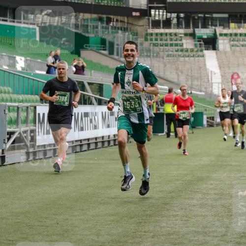 13.09.2026 - 21. swb-Marathon Bremen Michael Burmester http://msf.ph/oto/10440082 13.09.2026 12:42:06 Laufen im Stadion 371, 439, 603, 640, 650, 735, 744, 749, 957, 1009, 1223, 1224, 1336, 1381, 1411, 1571, 1614, 1619, 1667, 1712, 1745, 1797, 1822, 1850, 1862, 2094, 2207, 2986, 3368, 3624, 4399, 4795, 4847, 4936, 5672, 5828, 6198, 6264, 6929, 6991, 7141, 8065, 8311, 8383, 8394, 8994, 9065, 9120, 9329, 277, 346, 807, 895, 901, 1090, 1118, 1248, 1320, 1323, 1472, 1576, 1587, 1604, 1717, 1751, 1758, 1911, 2141, 2352, 2585, 2670, 3080, 3606, 5160, 5163, 5912 meine-sportfotos.de