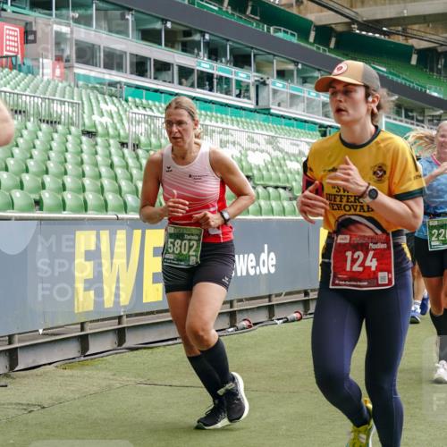 13.09.2026 - 21. swb-Marathon Bremen Michael Burmester http://msf.ph/oto/10440376 13.09.2026 13:06:45 Laufen im Stadion 109, 132, 156, 217, 244, 287, 303, 310, 372, 394, 430, 454, 489, 578, 607, 613, 682, 716, 784, 831, 834, 846, 891, 900, 922, 1083, 1189, 1205, 1274, 1308, 1365, 1369, 1380, 1387, 1437, 1533, 1545, 1574, 1581, 1600, 1823, 1841, 1848, 1854, 1871, 1909, 1926, 1938, 2070, 2076, 2090, 2219, 2241, 2244, 2265, 2275, 2283, 2301, 2310, 2318, 2355, 2356, 2393, 2440, 2464, 2699, 2707, 2721, 2731, 2755, 2818, 2902, 2911, 2960, 3115, 3278, 3444, 3485 meine-sportfotos.de
