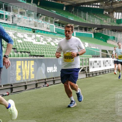 13.09.2026 - 21. swb-Marathon Bremen Michael Burmester http://msf.ph/oto/10440405 13.09.2026 10:27:35 Laufen im Stadion 10096, 10142, 10172, 10189, 10210, 10214, 10223, 10231, 10269, 10270, 10289, 10293, 10310, 10318, 10319, 10329, 10352, 10393, 10436, 10445, 10447, 10464, 10489, 10504, 10508, 10514, 10536, 10541, 10566, 10583, 10594, 10628, 10638, 10735, 10744, 10770, 10807, 10814, 10846, 10860, 10866, 10873, 10897, 10898, 10917, 10956, 10992, 11015, 11060, 11063, 11076, 11092, 11110, 11111, 11130, 11135, 11148, 11155, 11193, 11199, 11209, 11232, 11279 meine-sportfotos.de