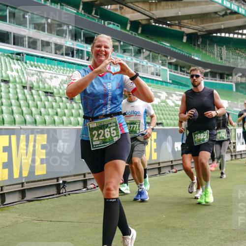 13.09.2026 - 21. swb-Marathon Bremen Michael Burmester http://msf.ph/oto/10440522 13.09.2026 13:06:47 Laufen im Stadion 109, 132, 156, 217, 244, 287, 303, 310, 372, 394, 430, 454, 489, 578, 607, 613, 682, 716, 784, 831, 834, 846, 891, 900, 922, 1083, 1189, 1205, 1274, 1365, 1369, 1380, 1387, 1437, 1533, 1545, 1574, 1581, 1600, 1823, 1841, 1848, 1854, 1871, 1909, 1926, 1938, 2070, 2076, 2090, 2219, 2244, 2265, 2275, 2283, 2310, 2318, 2355, 2356, 2393, 2440, 2464, 2699, 2707, 2721, 2731, 2755, 2818, 2902, 2911, 2960, 3115, 3444, 3485 meine-sportfotos.de