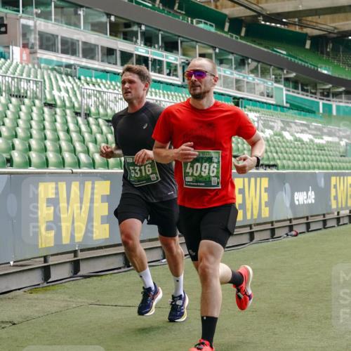 13.09.2026 - 21. swb-Marathon Bremen Michael Burmester http://msf.ph/oto/10440616 13.09.2026 12:42:20 Laufen im Stadion 439, 650, 749, 957, 1009, 1223, 1224, 1336, 1381, 1411, 1562, 1614, 1619, 1667, 1712, 1745, 1797, 1822, 1850, 1862, 1879, 2094, 2207, 2651, 2986, 3251, 3368, 3584, 3624, 4096, 4399, 4795, 4847, 4936, 5316, 5663, 5672, 5828, 6198, 6264, 6929, 6991, 7141, 8065, 8311, 8383, 8394, 8749, 8994, 9065, 9120, 9533, 277, 346, 807, 895, 901, 1118, 1248, 1320, 1323, 1472, 1576, 1587, 1604, 1717, 1751, 1758, 1911, 2141, 2352, 2670, 3080, 3606, 5160, 5163, 5912 meine-sportfotos.de