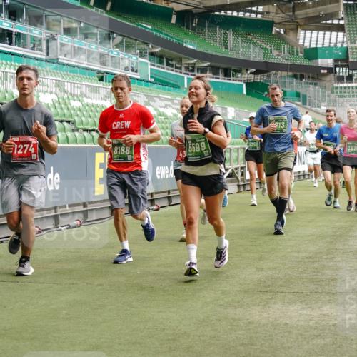 13.09.2026 - 21. swb-Marathon Bremen Michael Burmester http://msf.ph/oto/10441041 13.09.2026 13:06:54 Laufen im Stadion 109, 132, 156, 217, 287, 303, 310, 372, 394, 430, 454, 489, 578, 607, 613, 682, 716, 784, 809, 831, 834, 846, 891, 900, 922, 1083, 1173, 1189, 1205, 1274, 1322, 1364, 1365, 1369, 1380, 1387, 1437, 1532, 1533, 1545, 1574, 1581, 1600, 1823, 1841, 1848, 1854, 1871, 1909, 1926, 1938, 2070, 2076, 2090, 2219, 2244, 2265, 2275, 2283, 2310, 2318, 2355, 2356, 2393, 2405, 2440, 2464, 2492, 2565, 2699, 2707, 2721, 2731, 2755, 2818, 2902, 2911, 2949, 2960, 3115, 3485 meine-sportfotos.de