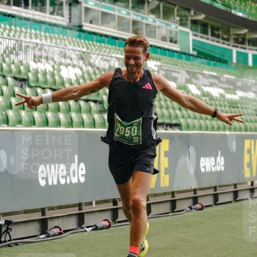 13.09.2026 - 21. swb-Marathon Bremen Michael Burmester http://msf.ph/oto/10441727 13.09.2026 12:43:00 Laufen im Stadion 439, 749, 819, 1009, 1223, 1224, 1562, 1619, 1667, 1712, 1745, 1822, 1850, 1862, 1879, 1921, 2094, 2207, 2651, 2683, 3251, 3368, 3500, 3584, 3624, 3688, 4096, 4847, 5143, 5199, 5316, 5601, 5663, 5672, 5776, 5828, 6264, 6359, 6579, 6929, 6991, 7141, 7170, 7841, 7950, 8311, 8383, 8394, 8689, 8749, 8850, 8994, 9120, 9153, 9200, 9233, 9533, 9849, 277, 453, 807, 862, 901, 1248, 1320, 1323, 1472, 1576, 1587, 1717, 1751, 1758, 1911, 5160, 5163, 5912 meine-sportfotos.de