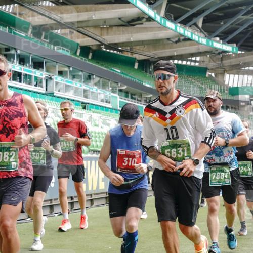 13.09.2026 - 21. swb-Marathon Bremen Michael Burmester http://msf.ph/oto/10442437 13.09.2026 13:07:14 Laufen im Stadion 109, 132, 156, 217, 287, 303, 310, 372, 430, 454, 489, 578, 607, 613, 682, 716, 784, 800, 808, 809, 831, 834, 846, 911, 922, 1083, 1173, 1189, 1205, 1210, 1274, 1322, 1364, 1365, 1369, 1387, 1395, 1437, 1532, 1533, 1545, 1574, 1581, 1600, 1823, 1831, 1841, 1848, 1854, 1871, 1909, 1926, 1938, 2003, 2070, 2076, 2090, 2219, 2275, 2283, 2318, 2355, 2356, 2393, 2405, 2440, 2492, 2565, 2611, 2699, 2707, 2721, 2731, 2755, 2802, 2818, 2831, 2866, 2902, 2911, 2949, 2960 meine-sportfotos.de