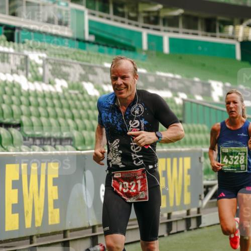 13.09.2026 - 21. swb-Marathon Bremen Michael Burmester http://msf.ph/oto/10442523 13.09.2026 12:43:47 Laufen im Stadion 439, 493, 623, 678, 681, 749, 819, 969, 1009, 1223, 1224, 1335, 1372, 1498, 1562, 1619, 1696, 1712, 1745, 1770, 1879, 1921, 2098, 2207, 2651, 2683, 3251, 3500, 3584, 3688, 4096, 4118, 4328, 4739, 4847, 4904, 5143, 5199, 5316, 5369, 5601, 5663, 5776, 5828, 6359, 6579, 6973, 7015, 7170, 7265, 7841, 7950, 8028, 8311, 8689, 8749, 8850, 8994, 9120, 9137, 9153, 9200, 9233, 9533, 9849, 13063, 13237, 126, 371, 453, 603, 640, 650, 671, 735, 744, 807, 862, 912, 957, 1136 meine-sportfotos.de