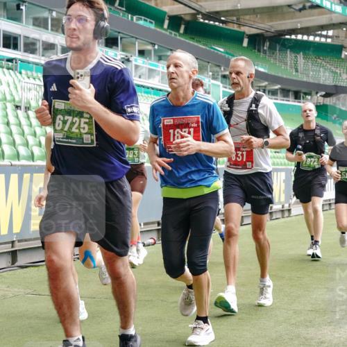 13.09.2026 - 21. swb-Marathon Bremen Michael Burmester http://msf.ph/oto/10442754 13.09.2026 13:07:19 Laufen im Stadion 109, 132, 156, 287, 303, 310, 372, 430, 454, 489, 578, 607, 613, 682, 716, 784, 800, 808, 809, 831, 834, 846, 911, 922, 1083, 1173, 1189, 1205, 1210, 1274, 1322, 1364, 1365, 1369, 1387, 1395, 1437, 1532, 1545, 1574, 1581, 1600, 1823, 1831, 1841, 1848, 1854, 1871, 1909, 1926, 1938, 2003, 2070, 2076, 2090, 2215, 2219, 2275, 2283, 2318, 2355, 2356, 2366, 2393, 2405, 2440, 2492, 2565, 2611, 2699, 2707, 2721, 2731, 2755, 2782, 2802, 2818, 2831, 2866, 2902, 2911, 2949, 2960 meine-sportfotos.de