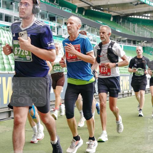 13.09.2026 - 21. swb-Marathon Bremen Michael Burmester http://msf.ph/oto/10442778 13.09.2026 13:07:19 Laufen im Stadion 109, 132, 156, 287, 303, 310, 372, 430, 454, 489, 578, 607, 613, 682, 716, 784, 800, 808, 809, 831, 834, 846, 911, 922, 1083, 1173, 1189, 1205, 1210, 1274, 1322, 1364, 1365, 1369, 1387, 1395, 1437, 1532, 1545, 1574, 1581, 1600, 1823, 1831, 1841, 1848, 1854, 1871, 1909, 1926, 1938, 2003, 2070, 2076, 2090, 2215, 2219, 2275, 2283, 2318, 2355, 2356, 2366, 2393, 2405, 2440, 2492, 2565, 2611, 2699, 2707, 2721, 2731, 2755, 2782, 2802, 2818, 2831, 2866, 2902, 2911, 2949, 2960 meine-sportfotos.de