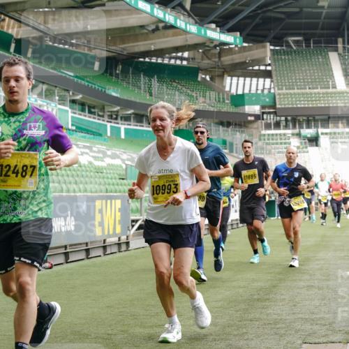 13.09.2026 - 21. swb-Marathon Bremen Michael Burmester http://msf.ph/oto/10442877 13.09.2026 10:28:30 Laufen im Stadion 10142, 10170, 10183, 10189, 10200, 10223, 10267, 10269, 10270, 10293, 10294, 10310, 10316, 10329, 10348, 10393, 10421, 10426, 10489, 10508, 10525, 10538, 10544, 10566, 10594, 10655, 10709, 10739, 10763, 10770, 10814, 10835, 10840, 10846, 10860, 10876, 10897, 10898, 10910, 10917, 10923, 10993, 11005, 11007, 11018, 11035, 11058, 11060, 11076, 11087, 11092, 11110, 11111, 11148, 11170 meine-sportfotos.de