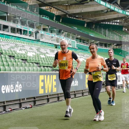 13.09.2026 - 21. swb-Marathon Bremen Michael Burmester http://msf.ph/oto/10443122 13.09.2026 10:28:35 Laufen im Stadion 10142, 10170, 10183, 10189, 10200, 10223, 10267, 10269, 10270, 10293, 10294, 10310, 10316, 10329, 10348, 10381, 10393, 10421, 10426, 10489, 10508, 10525, 10537, 10538, 10544, 10566, 10594, 10655, 10709, 10739, 10763, 10770, 10814, 10835, 10840, 10846, 10860, 10876, 10897, 10898, 10910, 10917, 10923, 10966, 10993, 11005, 11007, 11018, 11035, 11058, 11060, 11076, 11087, 11092, 11110, 11111, 11148, 11170 meine-sportfotos.de