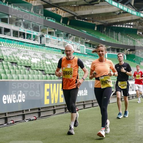 13.09.2026 - 21. swb-Marathon Bremen Michael Burmester http://msf.ph/oto/10443145 13.09.2026 10:28:35 Laufen im Stadion 10142, 10170, 10183, 10189, 10200, 10223, 10267, 10269, 10270, 10293, 10294, 10310, 10316, 10329, 10348, 10381, 10393, 10421, 10426, 10489, 10508, 10525, 10537, 10538, 10544, 10566, 10594, 10655, 10709, 10739, 10763, 10770, 10814, 10835, 10840, 10846, 10860, 10876, 10897, 10898, 10910, 10917, 10923, 10966, 10993, 11005, 11007, 11018, 11035, 11058, 11060, 11076, 11087, 11092, 11110, 11111, 11148, 11170 meine-sportfotos.de
