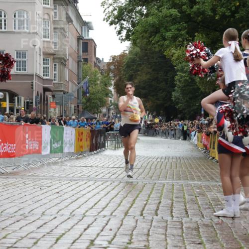 13.09.2026 - Kiel Lauf Yannick Fuchs http://msf.ph/oto/10443328 13.09.2026 12:01:20 Ziel 8803 meine-sportfotos.de