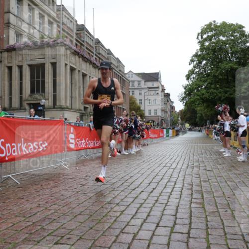 13.09.2026 - Kiel Lauf Yannick Fuchs http://msf.ph/oto/10443475 13.09.2026 12:04:09 Ziel 8608 meine-sportfotos.de