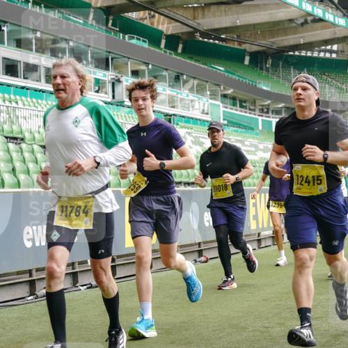 13.09.2026 - 21. swb-Marathon Bremen Michael Burmester http://msf.ph/oto/10443493 13.09.2026 10:28:41 Laufen im Stadion 10142, 10170, 10183, 10189, 10200, 10223, 10267, 10269, 10270, 10293, 10294, 10310, 10316, 10329, 10348, 10381, 10393, 10421, 10426, 10508, 10525, 10537, 10538, 10544, 10566, 10594, 10655, 10709, 10739, 10763, 10770, 10814, 10835, 10840, 10846, 10860, 10876, 10897, 10898, 10910, 10917, 10923, 10966, 10993, 11005, 11007, 11018, 11035, 11058, 11076, 11087, 11092, 11109, 11111, 11148, 11170 meine-sportfotos.de
