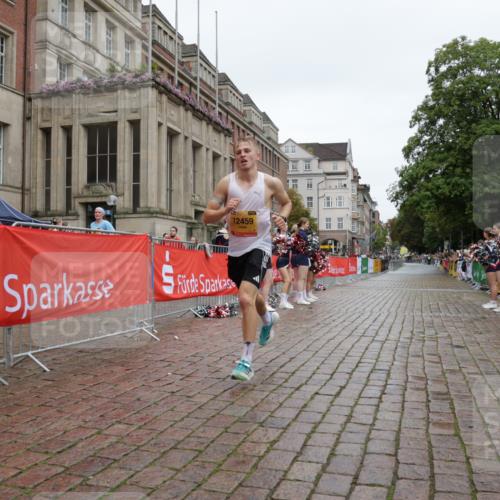 13.09.2026 - Kiel Lauf Yannick Fuchs http://msf.ph/oto/10443603 13.09.2026 12:07:56 Ziel 12459 meine-sportfotos.de