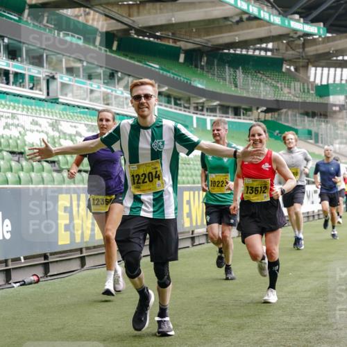 13.09.2026 - 21. swb-Marathon Bremen Michael Burmester http://msf.ph/oto/10443626 13.09.2026 10:28:42 Laufen im Stadion 10142, 10170, 10183, 10189, 10200, 10223, 10267, 10269, 10270, 10293, 10294, 10310, 10316, 10329, 10348, 10381, 10393, 10421, 10426, 10508, 10525, 10537, 10538, 10544, 10566, 10594, 10655, 10709, 10739, 10763, 10770, 10814, 10835, 10840, 10846, 10860, 10876, 10897, 10898, 10910, 10917, 10923, 10966, 10993, 11005, 11007, 11018, 11035, 11058, 11076, 11087, 11092, 11109, 11111, 11148, 11170 meine-sportfotos.de