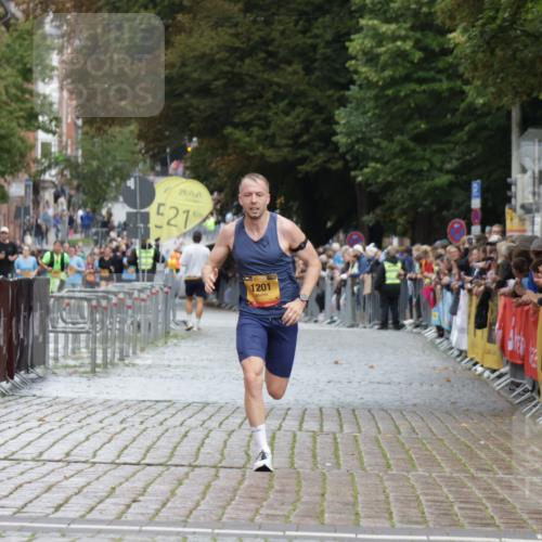 13.09.2026 - Kiel Lauf Yannick Fuchs http://msf.ph/oto/10443669 13.09.2026 12:09:50 Ziel 1201 meine-sportfotos.de
