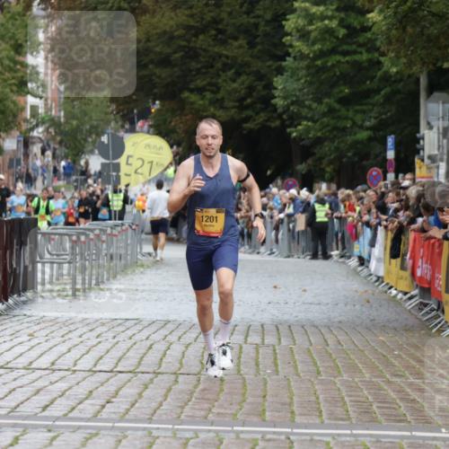 13.09.2026 - Kiel Lauf Yannick Fuchs http://msf.ph/oto/10443673 13.09.2026 12:09:50 Ziel 1201 meine-sportfotos.de