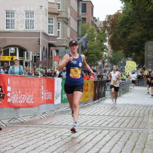 13.09.2026 - Kiel Lauf Yannick Fuchs http://msf.ph/oto/10443760 13.09.2026 12:10:37 Ziel 7264, 61, 2077, 2790, 7264, 2457 meine-sportfotos.de