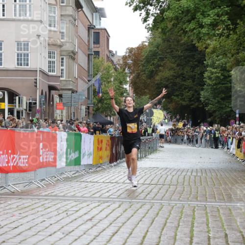 13.09.2026 - Kiel Lauf Yannick Fuchs http://msf.ph/oto/10443890 13.09.2026 12:10:48 Ziel 2457, 61, 2077, 2790, 7264, 1373, 1949, 2327, 4710, 11322, 12191, 61 meine-sportfotos.de