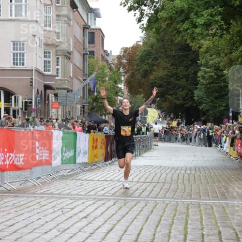 13.09.2026 - Kiel Lauf Yannick Fuchs http://msf.ph/oto/10443893 13.09.2026 12:10:48 Ziel 2457, 61, 2077, 2790, 7264, 1373, 1949, 2327, 4710, 11322, 12191, 61 meine-sportfotos.de