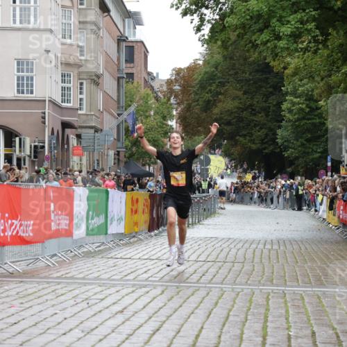 13.09.2026 - Kiel Lauf Yannick Fuchs http://msf.ph/oto/10443898 13.09.2026 12:10:48 Ziel 2457, 61, 2077, 2790, 7264, 1373, 1949, 2327, 4710, 11322, 12191, 61 meine-sportfotos.de