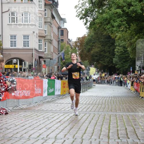 13.09.2026 - Kiel Lauf Yannick Fuchs http://msf.ph/oto/10443909 13.09.2026 12:10:49 Ziel 2457, 61, 2077, 2790, 7264, 1373, 1949, 2327, 4710, 11322, 12191, 61 meine-sportfotos.de