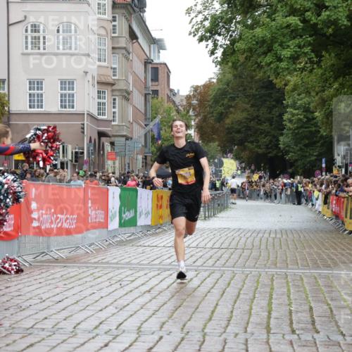 13.09.2026 - Kiel Lauf Yannick Fuchs http://msf.ph/oto/10443914 13.09.2026 12:10:50 Ziel 2457, 2077, 2790, 7264, 1373, 1949, 2327, 4710, 11322, 12191, 61 meine-sportfotos.de