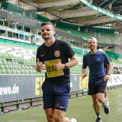 13.09.2026 - 21. swb-Marathon Bremen Michael Burmester http://msf.ph/oto/10443916 13.09.2026 10:28:46 Laufen im Stadion 10142, 10170, 10183, 10189, 10200, 10223, 10267, 10270, 10293, 10294, 10316, 10329, 10334, 10348, 10381, 10393, 10421, 10426, 10508, 10525, 10537, 10538, 10544, 10594, 10655, 10709, 10739, 10763, 10770, 10814, 10835, 10840, 10846, 10860, 10876, 10910, 10917, 10923, 10966, 10993, 11005, 11007, 11018, 11035, 11058, 11076, 11087, 11092, 11109, 11111, 11148, 11170 meine-sportfotos.de