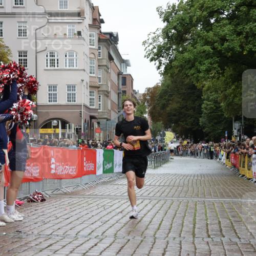13.09.2026 - Kiel Lauf Yannick Fuchs http://msf.ph/oto/10443919 13.09.2026 12:10:50 Ziel 2457, 2077, 2790, 7264, 1373, 1949, 2327, 4710, 11322, 12191, 61 meine-sportfotos.de