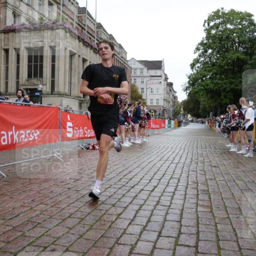 13.09.2026 - Kiel Lauf Yannick Fuchs http://msf.ph/oto/10443962 13.09.2026 12:10:53 Ziel 2457, 2077, 2790, 7264, 1373, 1949, 2327, 4710, 11322, 12191, 61, 2077, 2790 meine-sportfotos.de