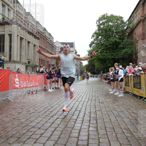 13.09.2026 - Kiel Lauf Yannick Fuchs http://msf.ph/oto/10444299 13.09.2026 12:12:12 Ziel 3730, 8209, 8609, 8993, 11504, 4347 meine-sportfotos.de