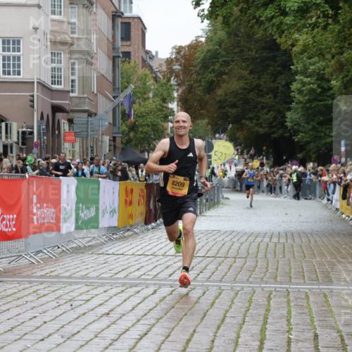 13.09.2026 - Kiel Lauf Yannick Fuchs http://msf.ph/oto/10444315 13.09.2026 12:12:14 Ziel 3730, 8209, 8609, 8993, 11504, 4347 meine-sportfotos.de