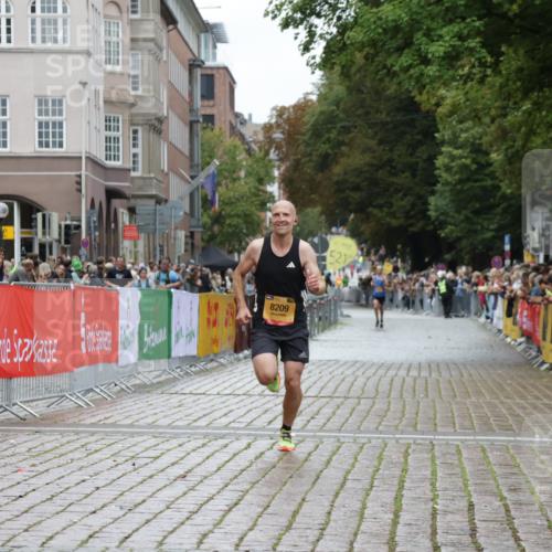 13.09.2026 - Kiel Lauf Yannick Fuchs http://msf.ph/oto/10444319 13.09.2026 12:12:14 Ziel 3730, 8209, 8609, 8993, 11504, 4347 meine-sportfotos.de