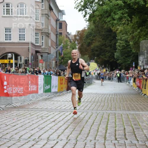 13.09.2026 - Kiel Lauf Yannick Fuchs http://msf.ph/oto/10444326 13.09.2026 12:12:14 Ziel 3730, 8209, 8609, 8993, 11504, 4347 meine-sportfotos.de