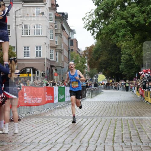 13.09.2026 - Kiel Lauf Yannick Fuchs http://msf.ph/oto/10444410 13.09.2026 12:12:27 Ziel 3730, 9390, 8209, 8609, 8993, 11504 meine-sportfotos.de