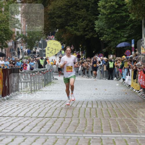 13.09.2026 - Kiel Lauf Yannick Fuchs http://msf.ph/oto/10444551 13.09.2026 12:13:21 Ziel 902, 3290, 10470, 11809, 10008, 10927, 9390 meine-sportfotos.de
