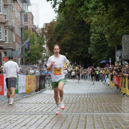 13.09.2026 - Kiel Lauf Yannick Fuchs http://msf.ph/oto/10444572 13.09.2026 12:13:26 Ziel 902, 3290, 10470, 11809, 663, 10008, 10927, 9390 meine-sportfotos.de